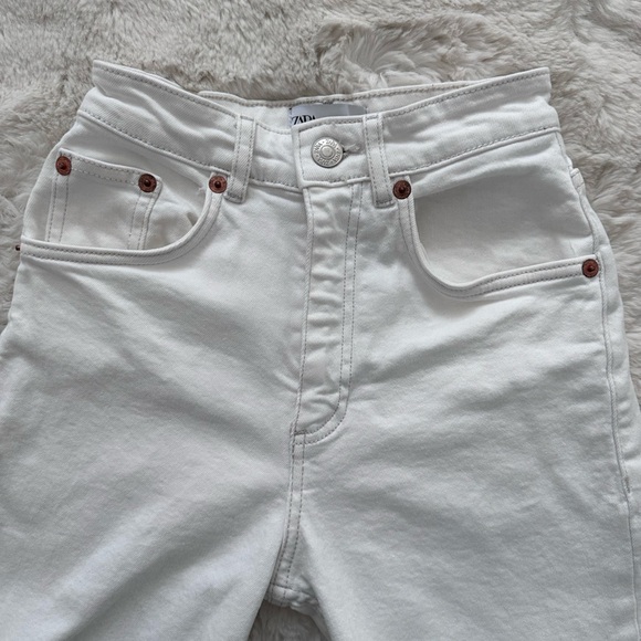 ZARA High Waisted Rolled Up Hem Wide Leg Off White Jeans - Picture 5 of 9